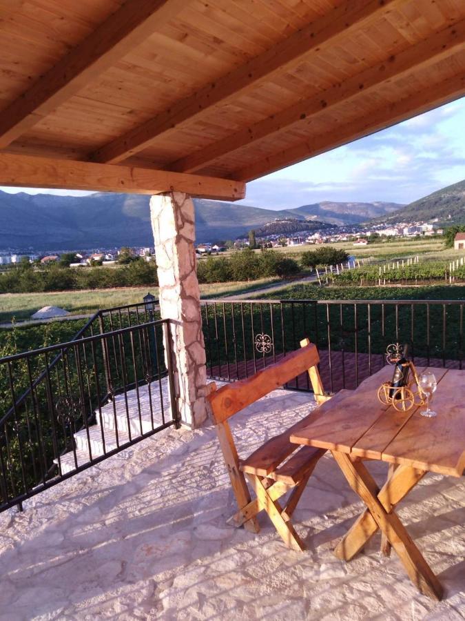 Vinarija "Delmo" Apartments Trebinje Exterior photo